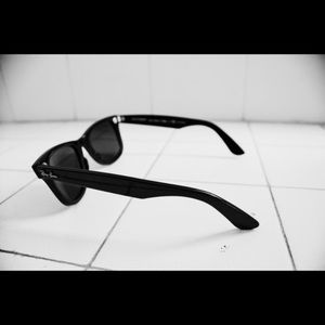 Black ray ban wayfarers